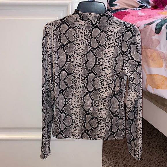 Papaya turtleneck snakeskin long sleeve shirt - Picture 2 of 2